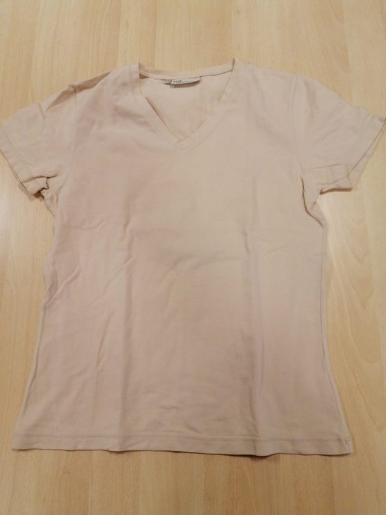 t shirt col v