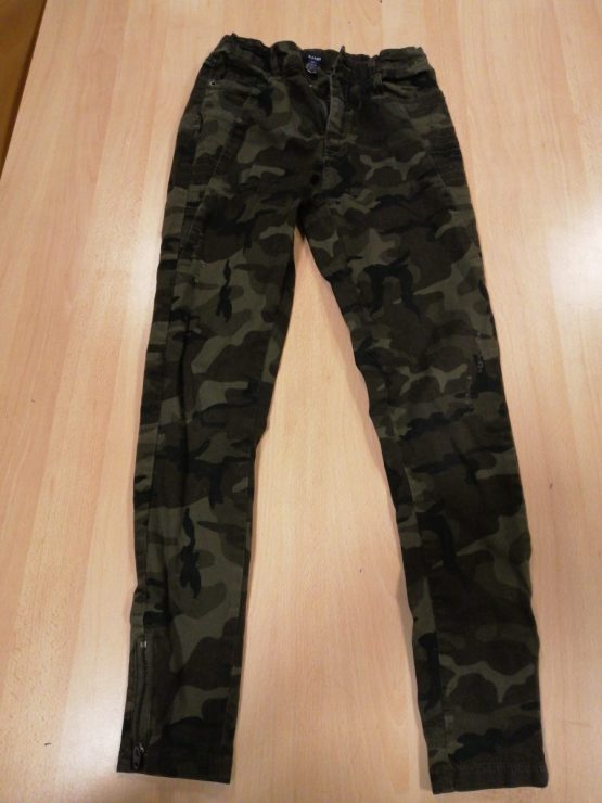 un jeans vert foncé