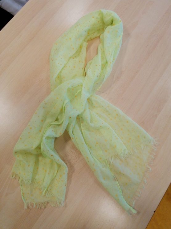 Echarpe jaune motif étoiles dorées
