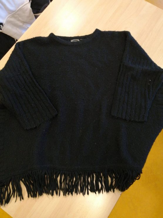 poncho noir  en bon état