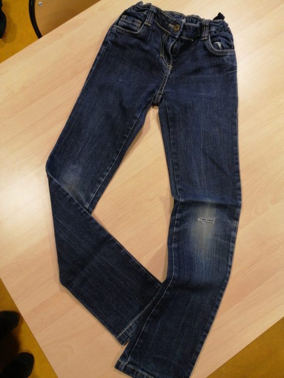 Jean de la marque YYNIL FRAISE , taille 9 ans