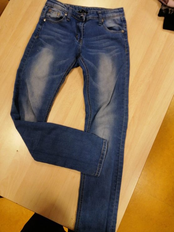 Jean bleu clair punkaiz Taille : 14 ans